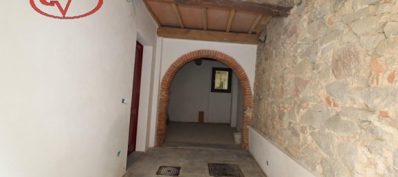 Casa de 5 habitaciónes en Montevarchi, Italy No. 229376 4