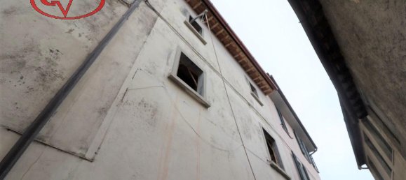 Casa de 5 habitaciónes en Montevarchi, Italy No. 229376 6