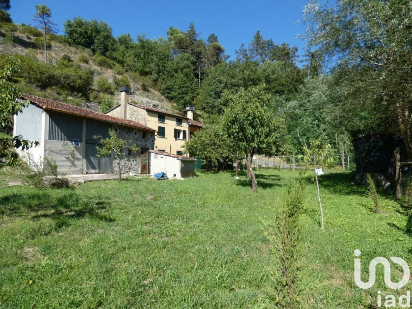 5-Zimmer Gebäude in Carro, Italy, Nr. 293378