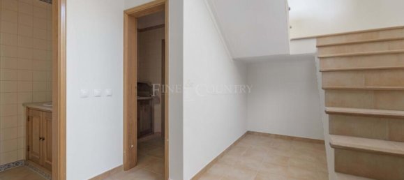 Office in Lagoa, Portugal No. 311734 6