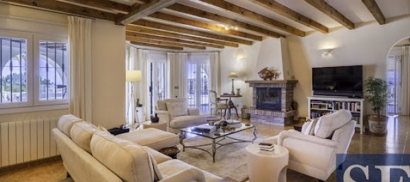 4 bedrooms Villa in Canillas De Albaida, Spain No. 183363 3