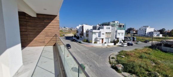 Квартира с 2 спальнями в Ларнака, Кипр № 21935 3