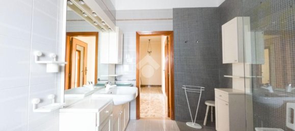 5 rooms Apartment in Manfredonia, Italy No. 81691 24