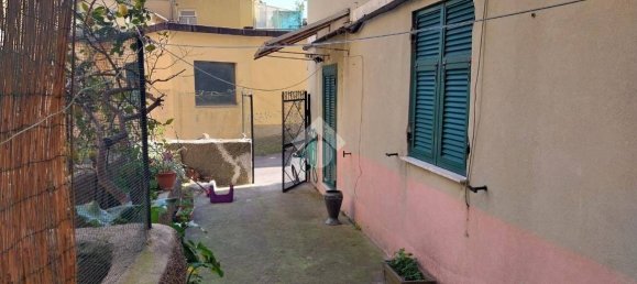Apartamento de 1 dormitorio en Genoa, Italy No. 30091 2