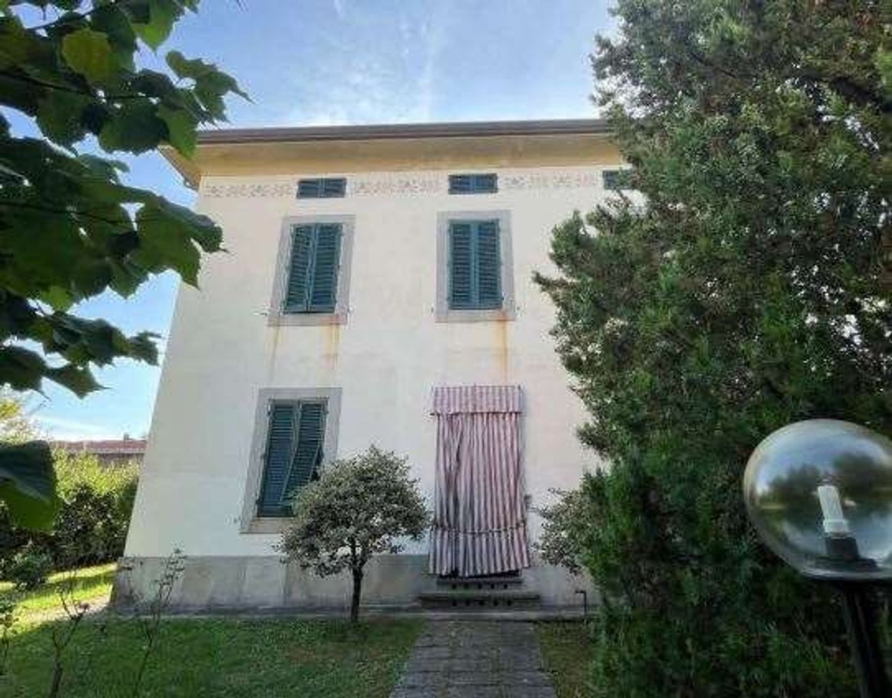 6 rooms Villa in Capannori, Italy No. 202837