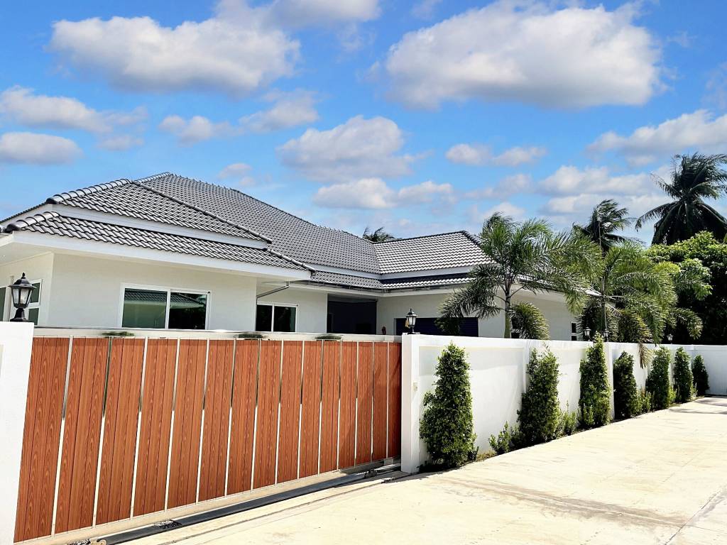 Вилла с 4 спальнями в Сам Рой Йот, Таиланд № 13423