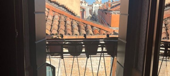 3 rooms Apartment in Venice, Italy No. 305461 2