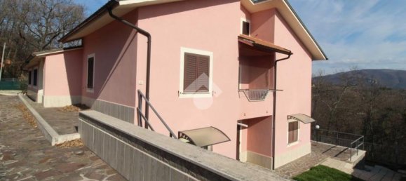 4 bedrooms Villa in Torricella in Sabina, Italy No. 82274 3