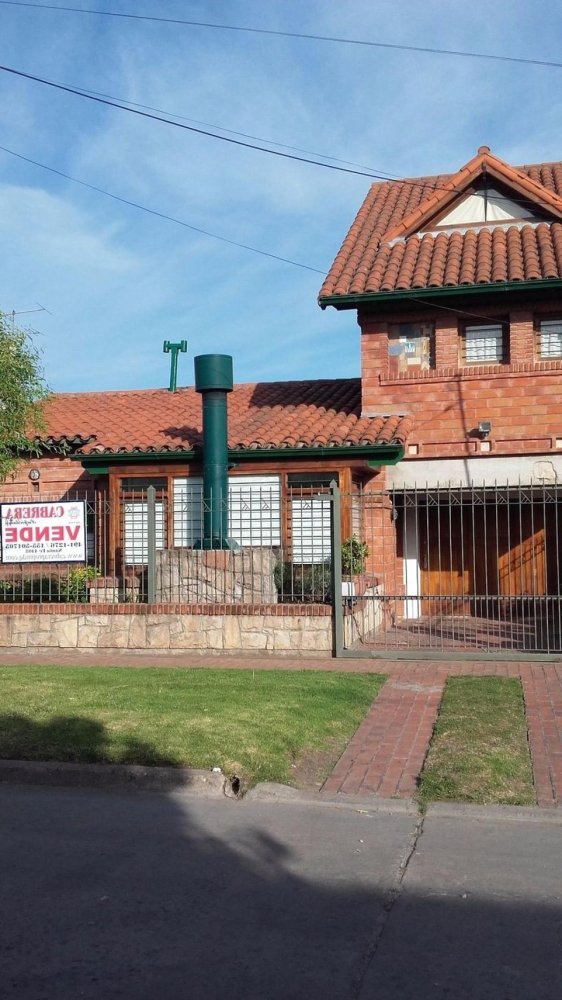 4 bedrooms House in Mar del Plata, Argentina No. 102345