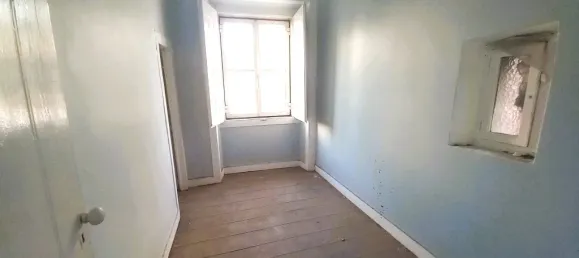 193m² Building in Lisbon, Portugal No. 102625 16