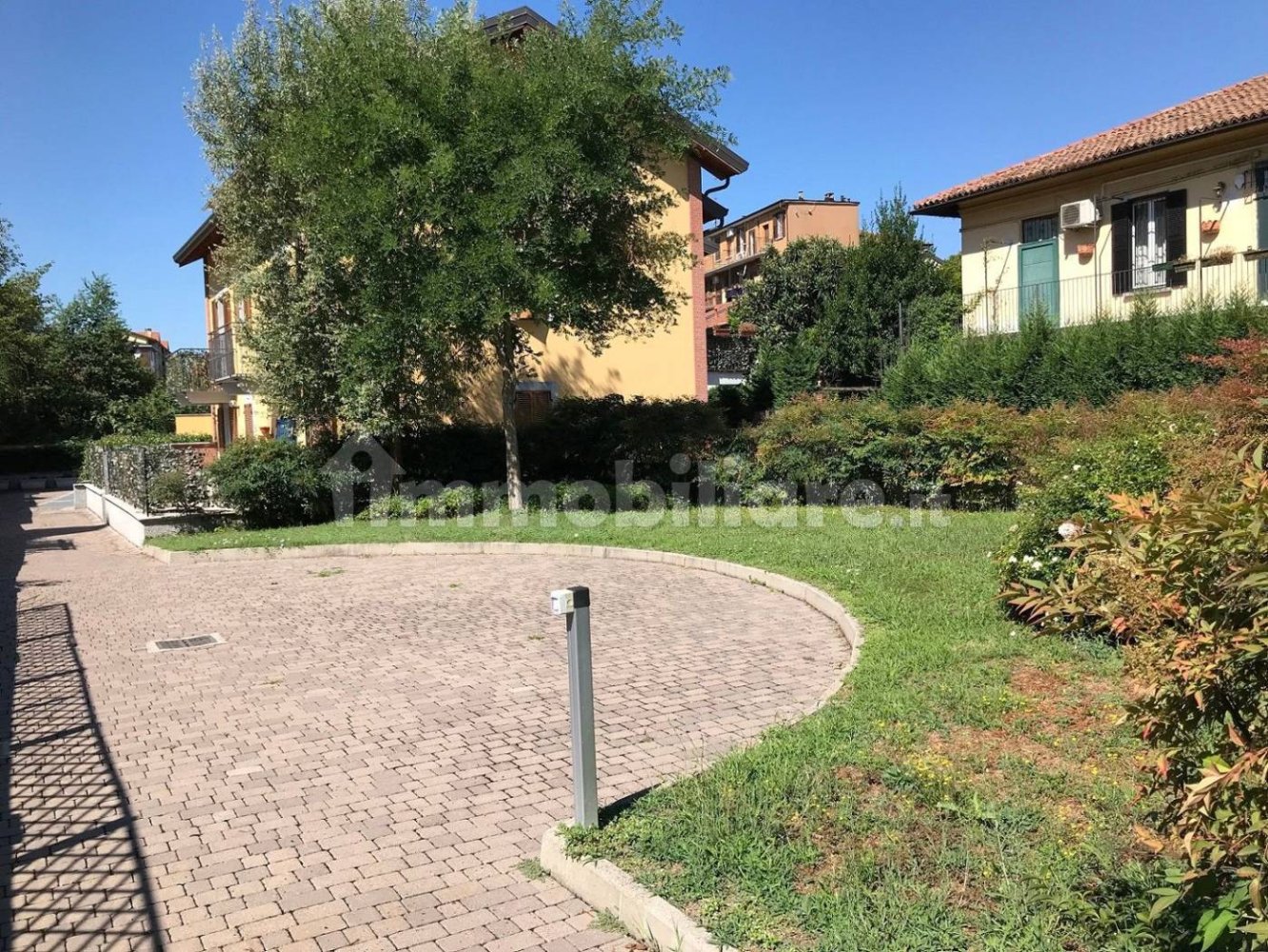 3 bedrooms Apartment in Milan, Italy No. 244103