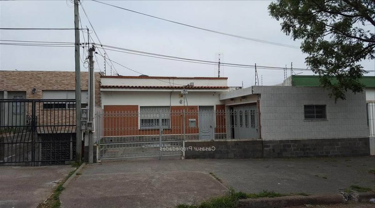2 bedrooms House in Montevideo, Uruguay No. 11976