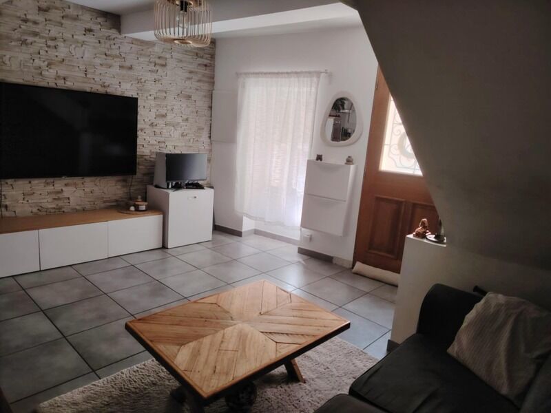 2 bedrooms Townhouse in Saint-Mitre-les-Remparts, France No. 296140