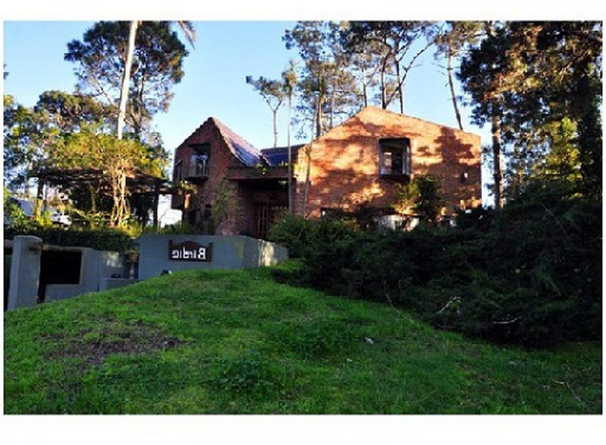 Casa de 3 dormitorios en Maldonado, Uruguay No. 9014