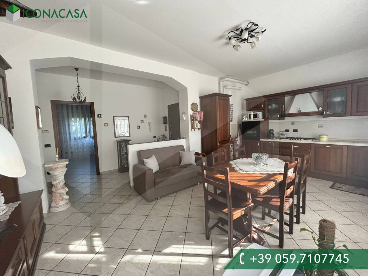 Apartamento de 4 habitaciónes en Modena, Italy No. 26206
