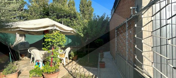 Apartamento de 4 habitaciónes en Modena, Italy No. 26206 26