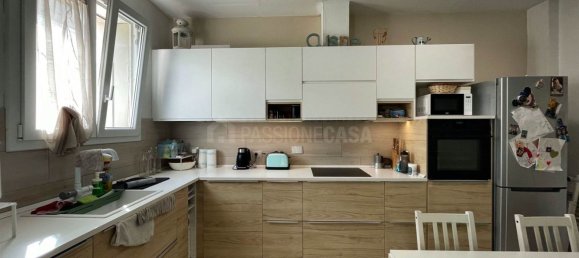 4 rooms House in Prato, Italy No. 88082 6