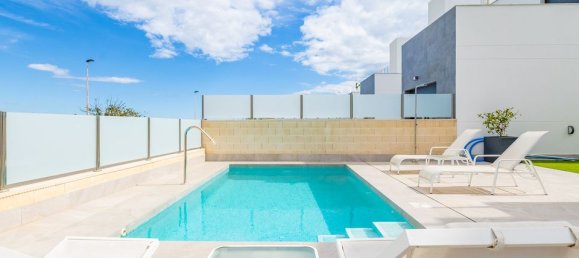 3 bedrooms Villa in Torrevieja, Spain No. 183524 2