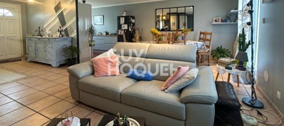 3 bedrooms House in Saint-Clair-du-Rhone, France No. 269779 2