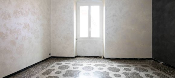 4 bedrooms Apartment in Genoa, Italy No. 373215 3