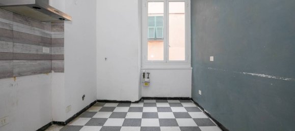 4 bedrooms Apartment in Genoa, Italy No. 373215 9