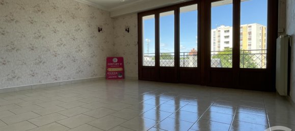 2 Schlafzimmer Wohnung in Chateauroux, France, Nr. 213133 2