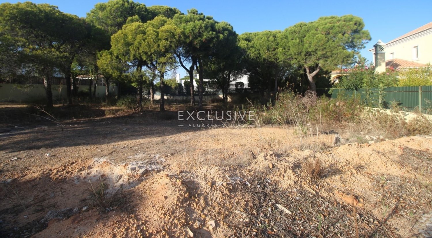 288m² Land in Almancil, Portugal No. 107434