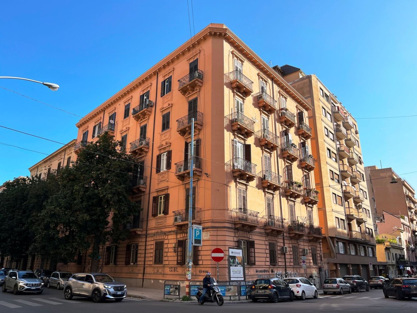 5 rooms Apartment in Palermo, Italy No. 50376