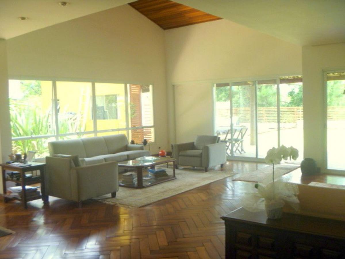 Casa de 4 dormitorios en Sao Paulo, Brazil No. 489760