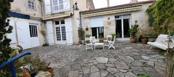 Замки и поместья с 6 комнатами в Рошфор, Франция № 278809 7