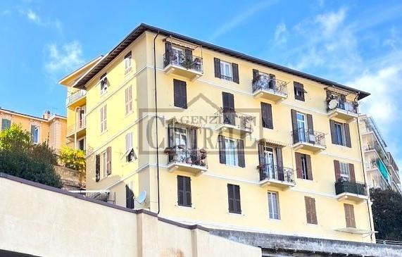 4-salle Appartement à Sanremo, Italy No. 230951