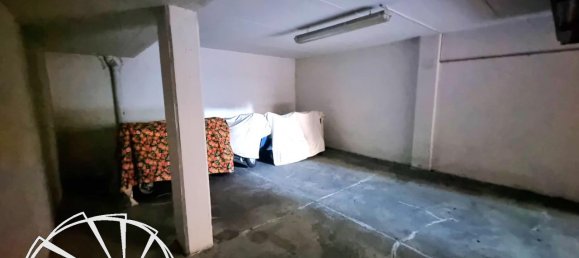 43m² Garage in Prato, Italy No. 23626 2