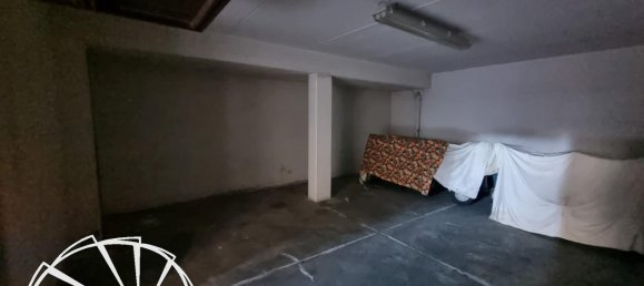 43m² Garage in Prato, Italy No. 23626 8