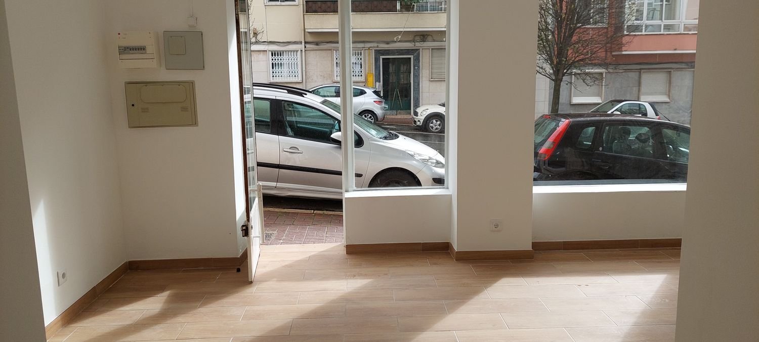 Propriété commerciale à Amadora, Portugal 24m² No. 272242