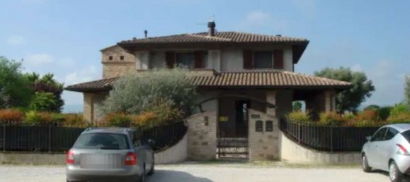 17-Zimmer Villa in Bastia Umbra, Italy, Nr. 46705 9