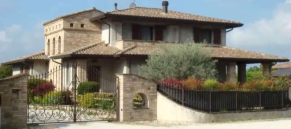 17-Zimmer Villa in Bastia Umbra, Italy, Nr. 46705 7