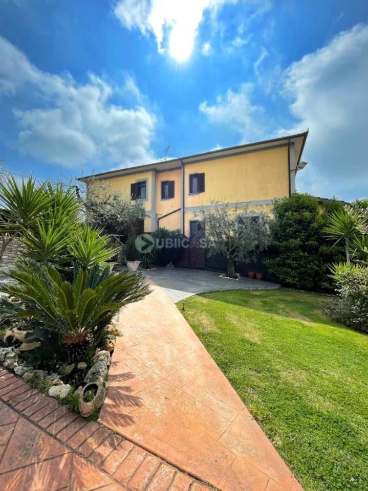 4 rooms Villa in Velletri, Italy No. 42003