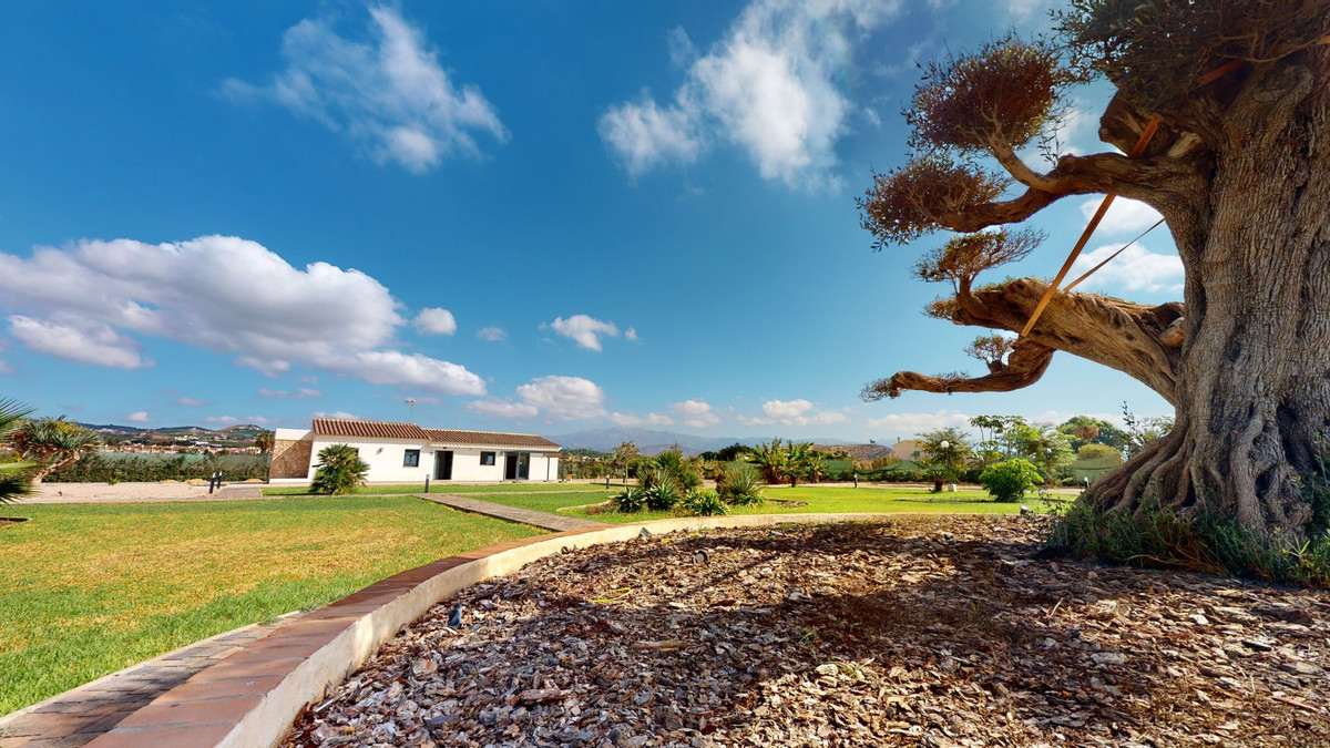 4 bedrooms Villa in Almayate Bajo, Spain No. 52120