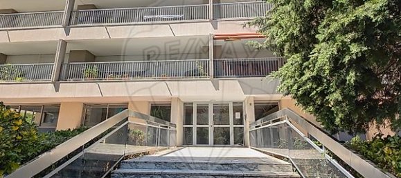 113m² Office in Marseille, France No. 329791 2