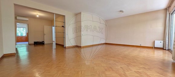 113m² Office in Marseille, France No. 329791 3