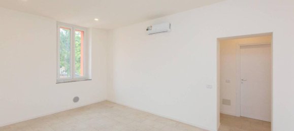 Квартира с 2 комнатами в Ольджате Олона, Италия № 40841 7