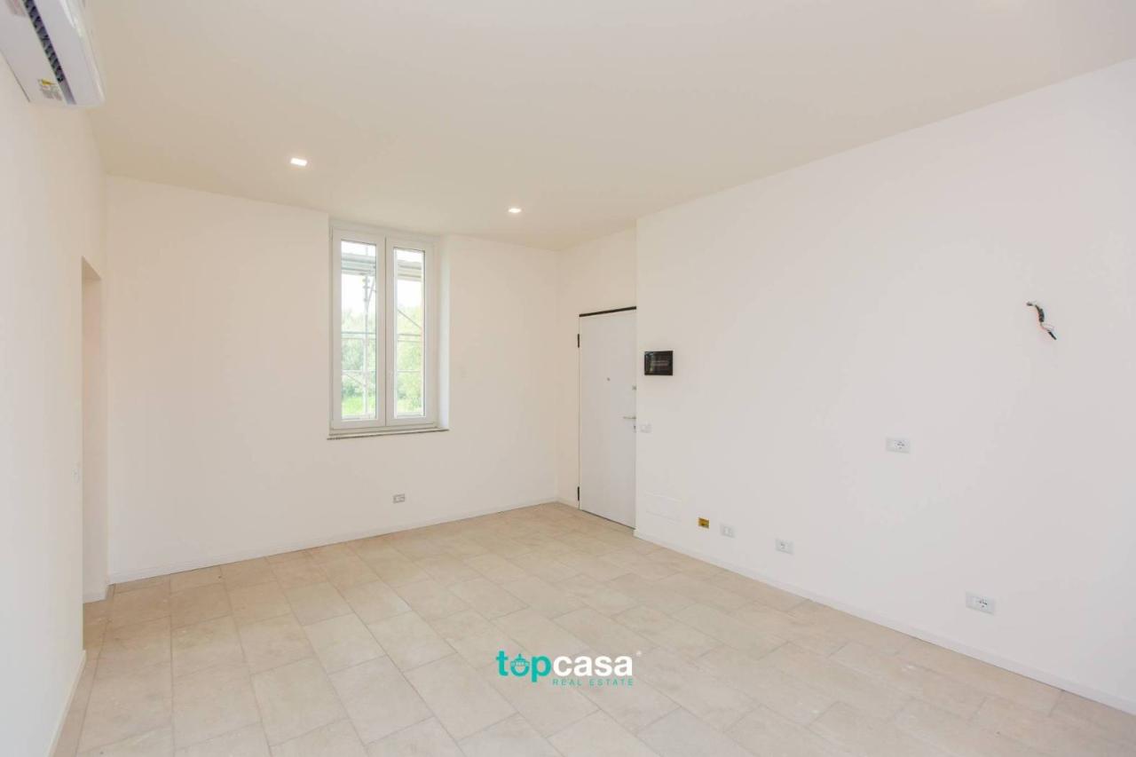 Квартира с 2 комнатами в Ольджате Олона, Италия № 40841