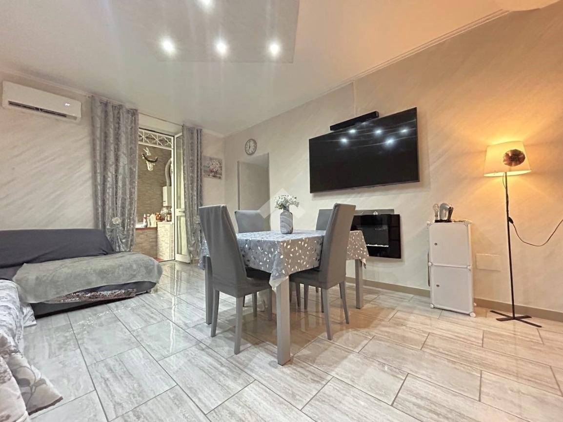 2 bedrooms Apartment in Naples, Italy No. 33962