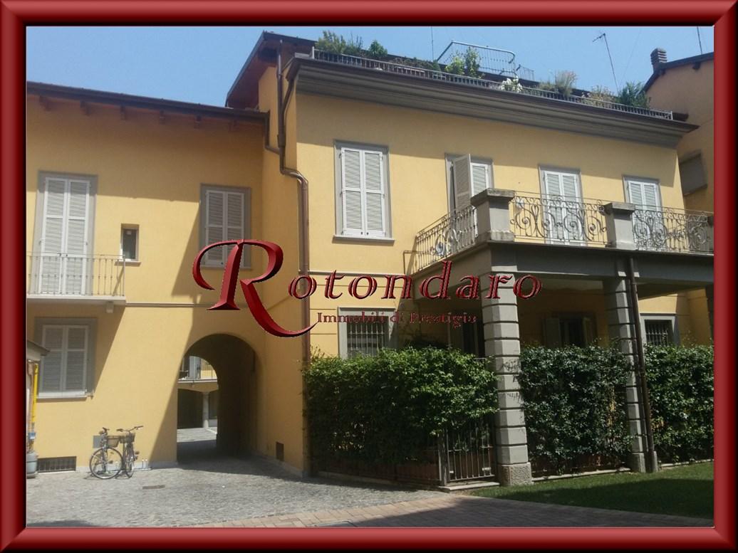 Apartamento de 3 divisões em Corsico, Italy N.º 69877