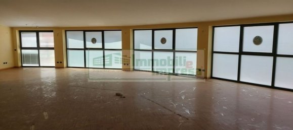 860m² Office in Busto Arsizio, Italy No. 85106 3