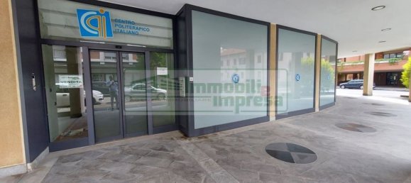 860m² Office in Busto Arsizio, Italy No. 85106 20