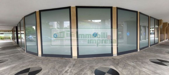 860m² Office in Busto Arsizio, Italy No. 85106 21