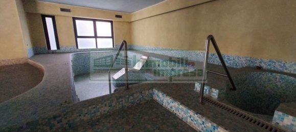 860m² Office in Busto Arsizio, Italy No. 85106 11