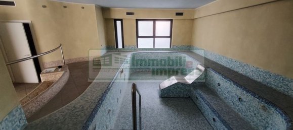 860m² Office in Busto Arsizio, Italy No. 85106 13