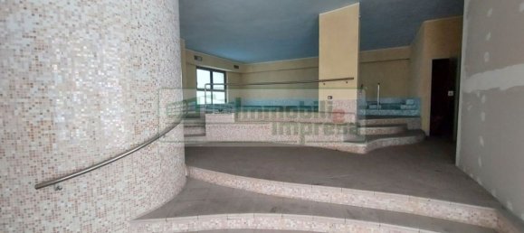 860m² Office in Busto Arsizio, Italy No. 85106 14